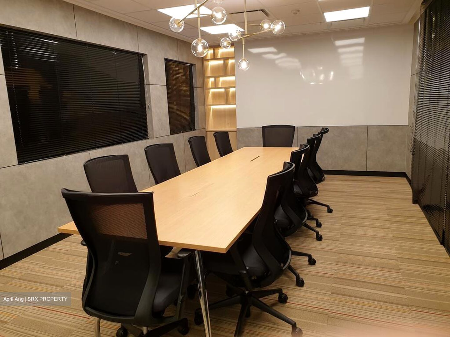 Altez (D2), Office #568690911
